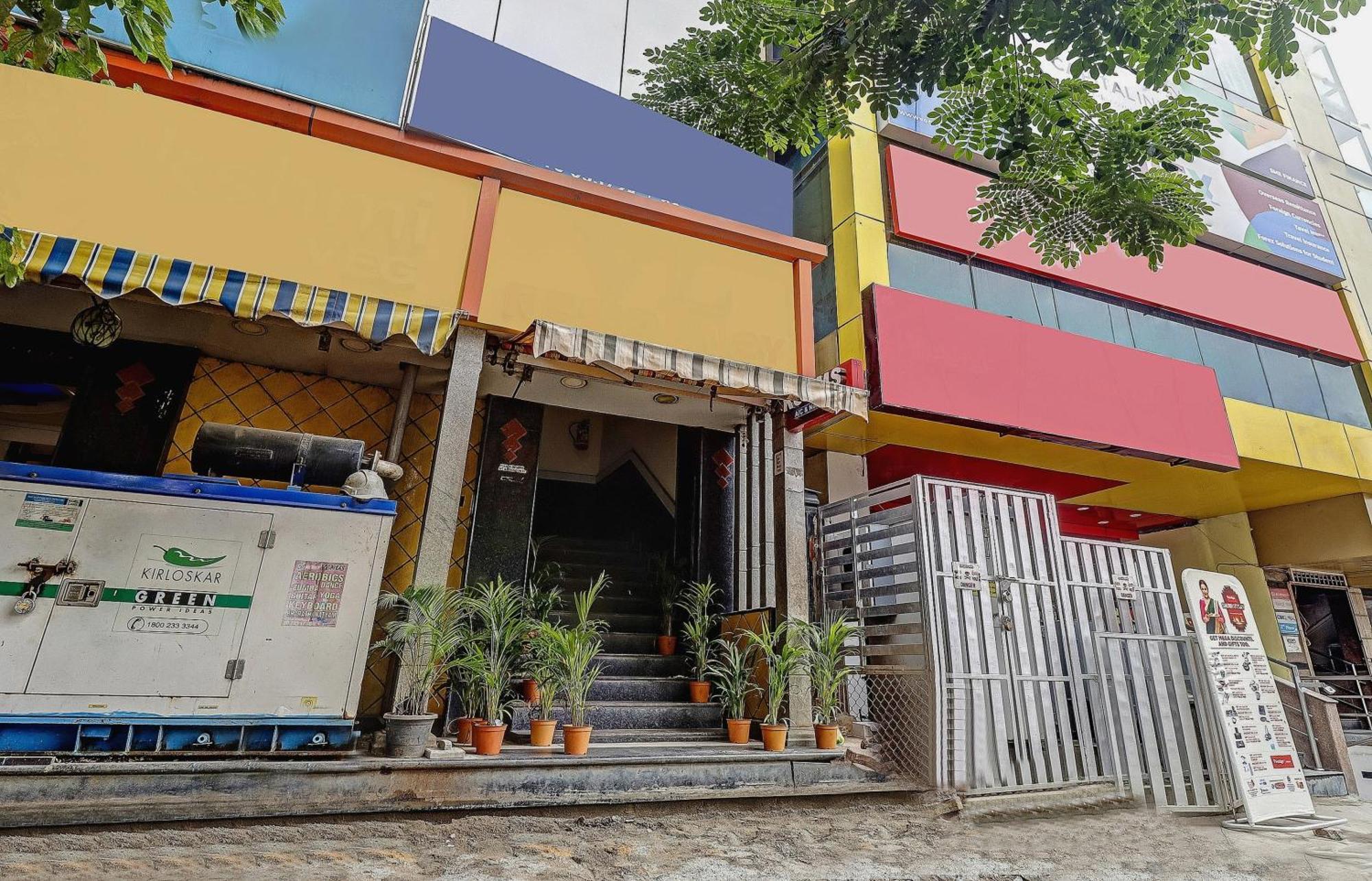 Hotel Collection O Vijaya Lakshmi Residency Near Ragigudda Sri Prasanna Anjaneyaswamy Temple Bangalore Exterior foto